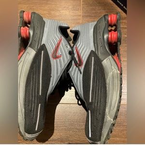 Nike shox - worn in good condition comes with box - size 12

Bundle items